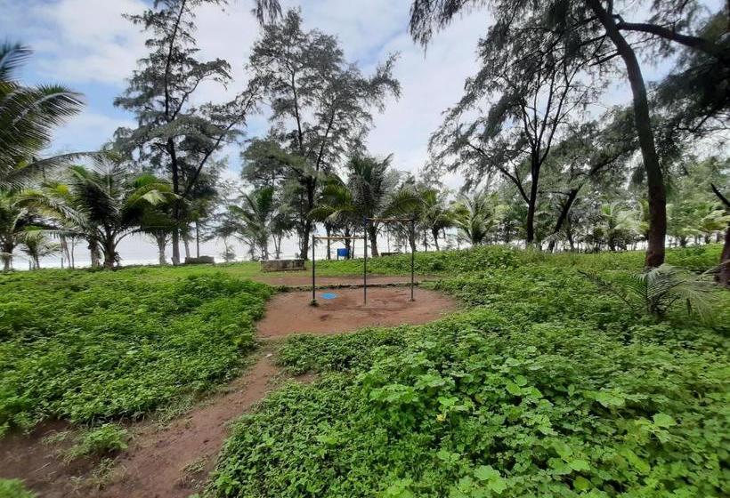 Отель Seawoods Beach