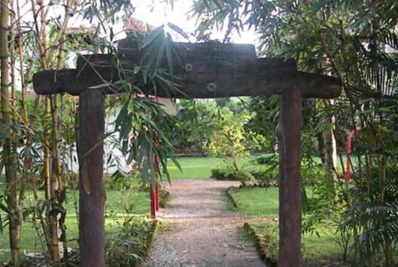 Отель Seawoods Beach