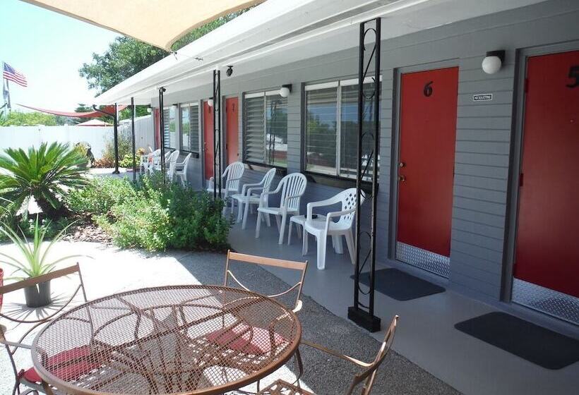 モーテル Scoot Inn