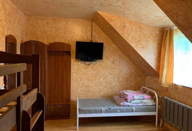 Pensione садыба над рикою