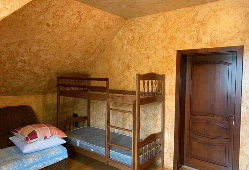 Pensione садыба над рикою