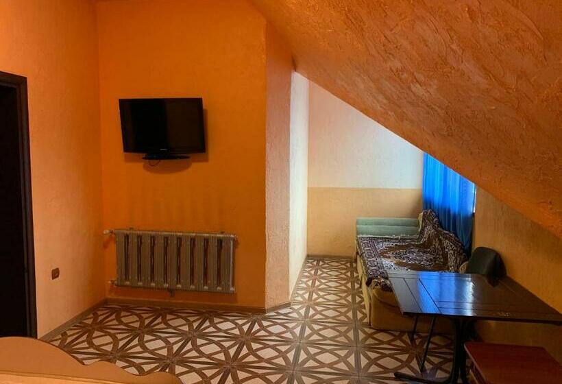 Pensione садыба над рикою