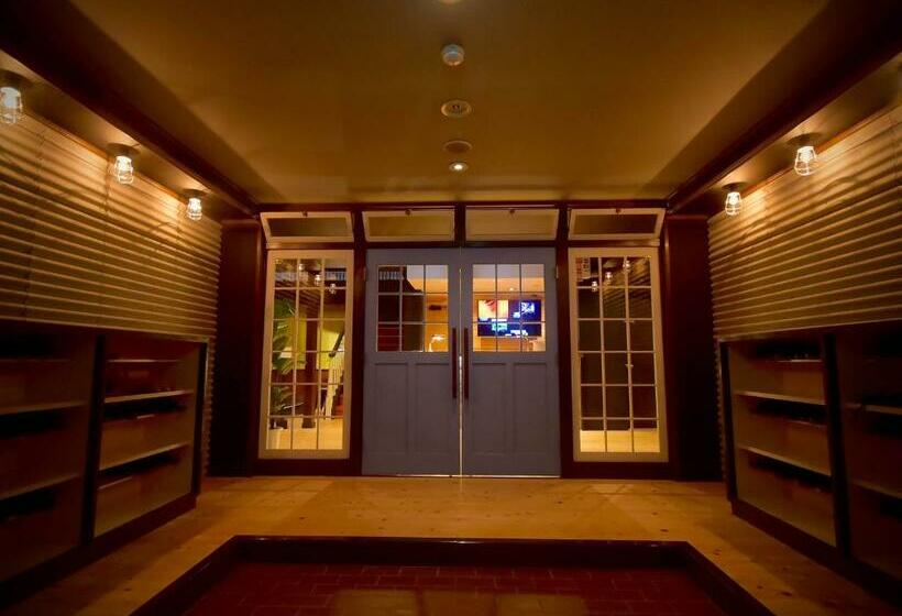 Majatalo Outdoor Style Amida