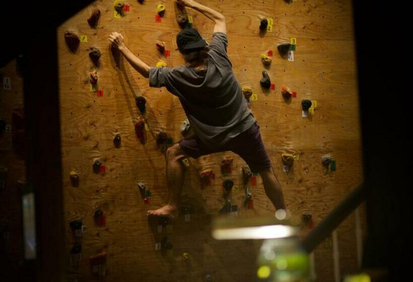 Majatalo Outdoor Style Amida