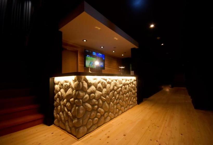 Majatalo Outdoor Style Amida