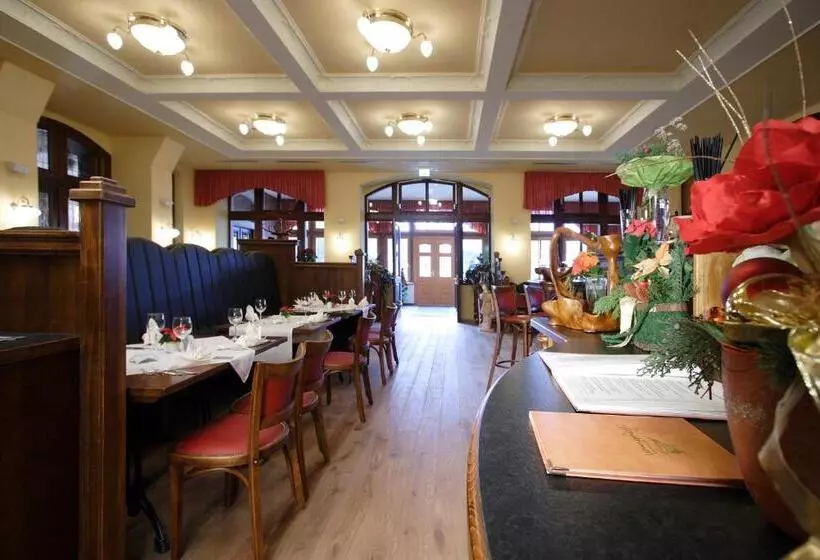 ホテル Berg Gasthof Honigbrunnen