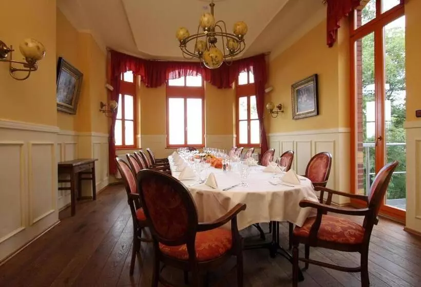 ホテル Berg Gasthof Honigbrunnen