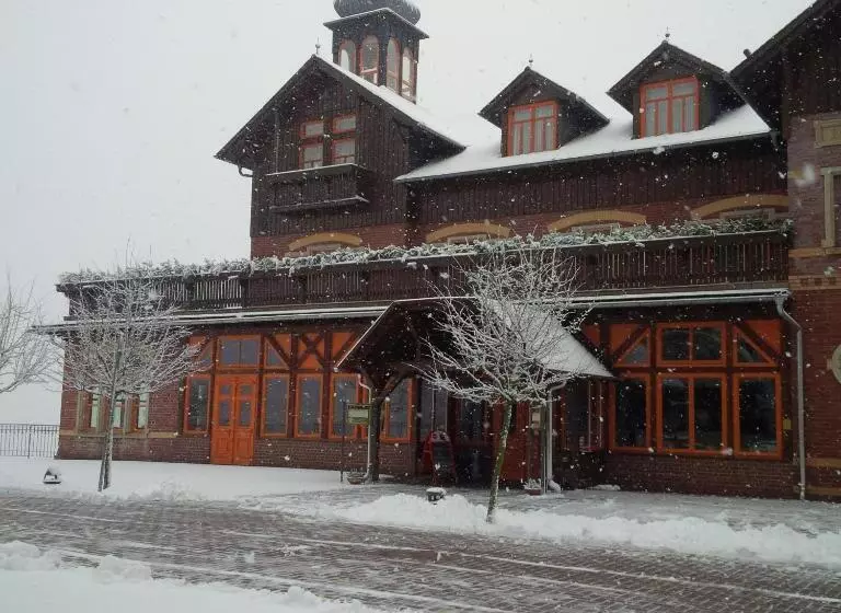 ホテル Berg Gasthof Honigbrunnen