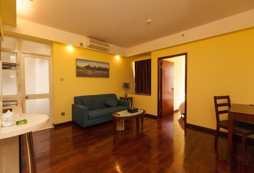 בית מלון כפרי Chicago Suites International