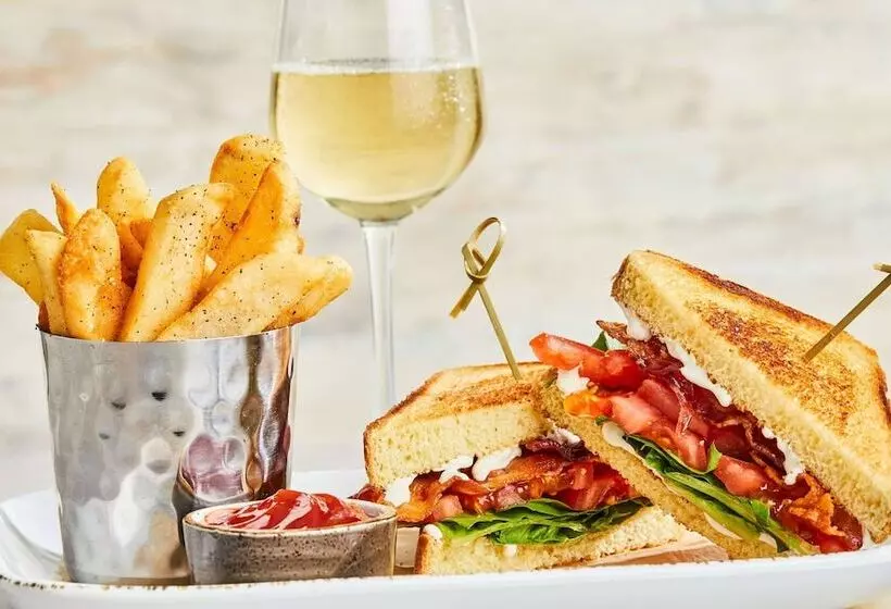 هتل Courtyard Providence Downtown