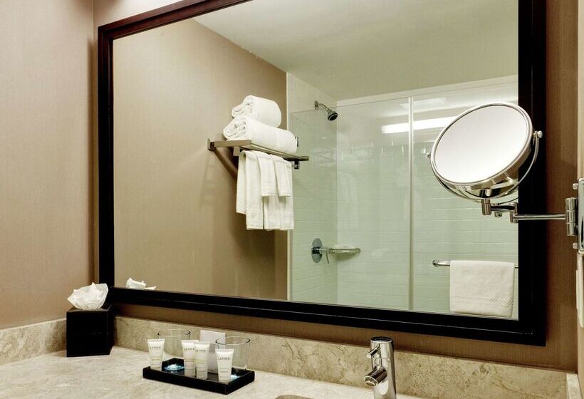 Distrikt Hotel New York City, Tapestry Collection By Hilton