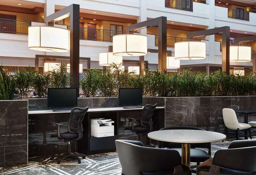 فندق Embassy Suites By Hilton Huntsville