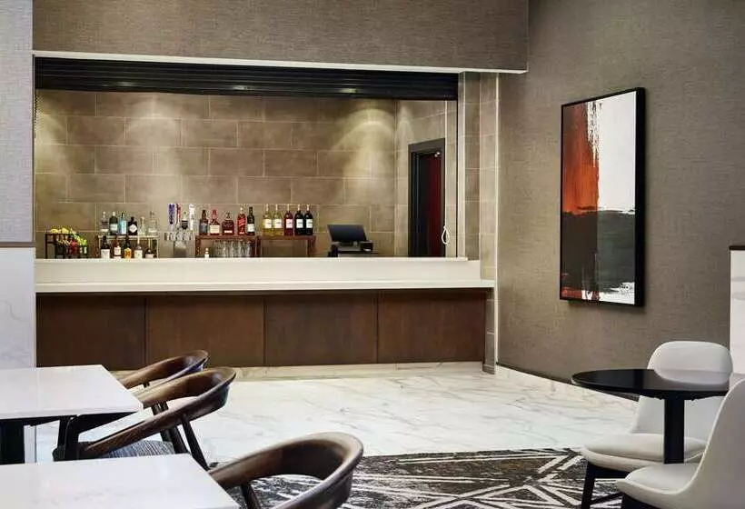 ホテル Embassy Suites By Hilton Huntsville