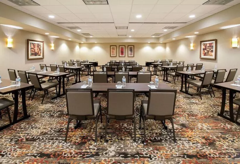 ホテル Embassy Suites By Hilton Huntsville