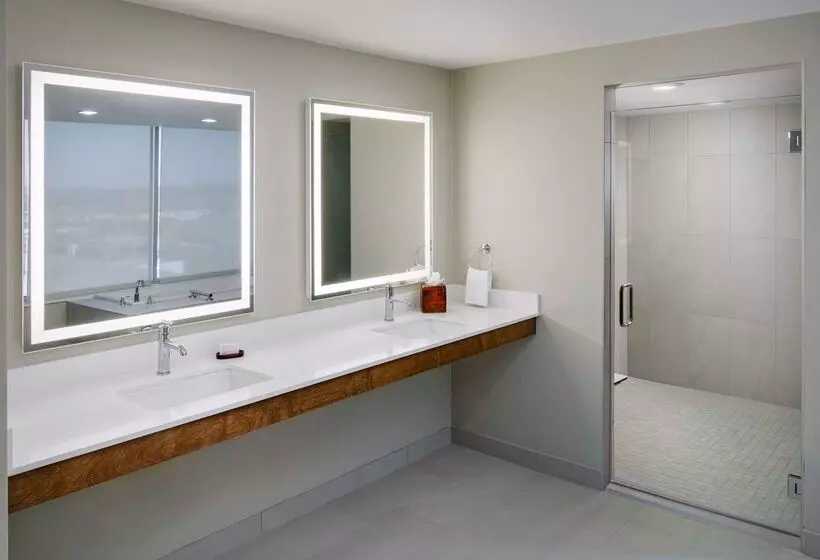 ホテル Embassy Suites By Hilton Huntsville