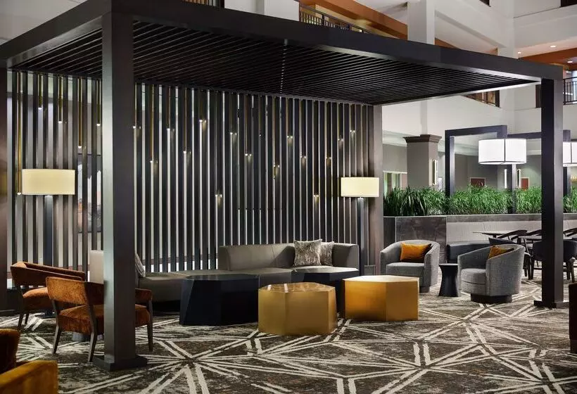 ホテル Embassy Suites By Hilton Huntsville