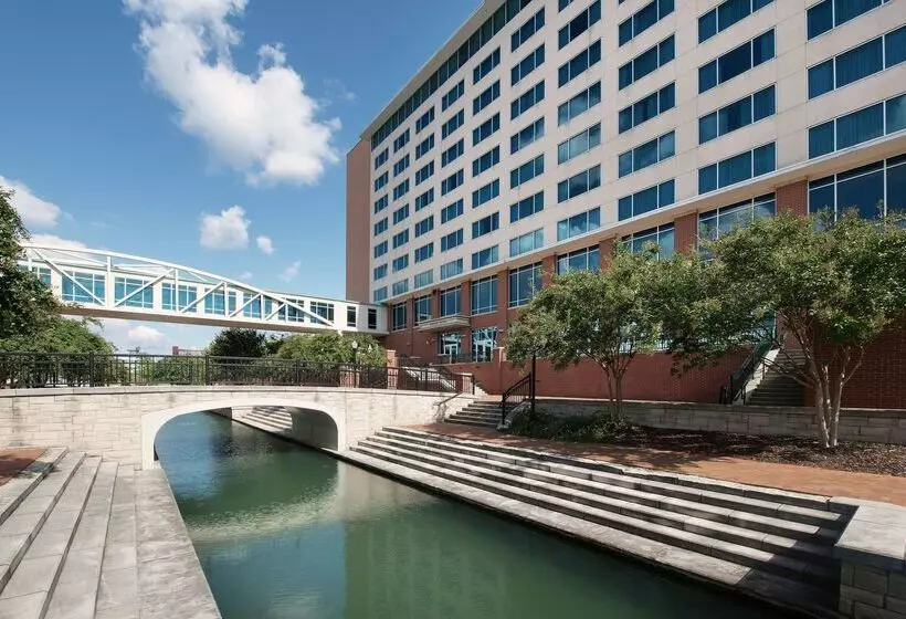 ホテル Embassy Suites By Hilton Huntsville