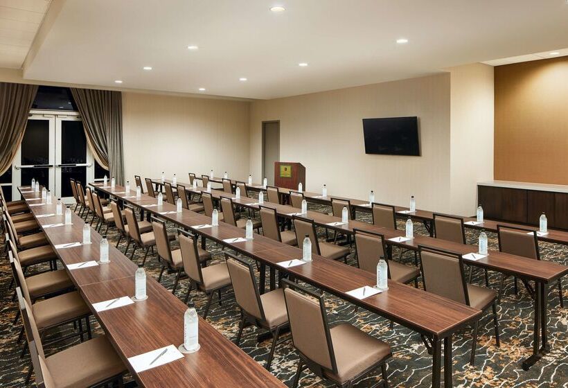 فندق Embassy Suites By Hilton Huntsville