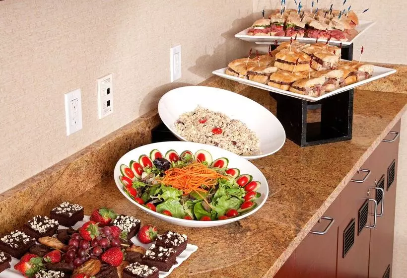 هتل Hilton Garden Inn Albany Medical Center