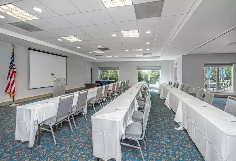 هتل Hilton Garden Inn Charleston Airport