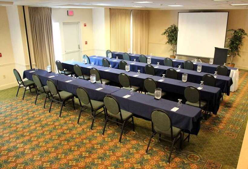 Отель Hilton Garden Inn Charlotte Pineville