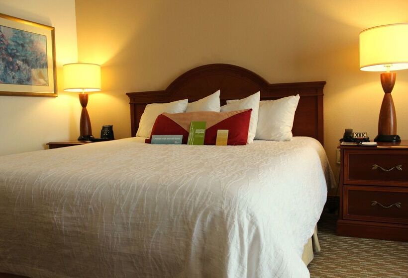 Отель Hilton Garden Inn Charlotte Pineville