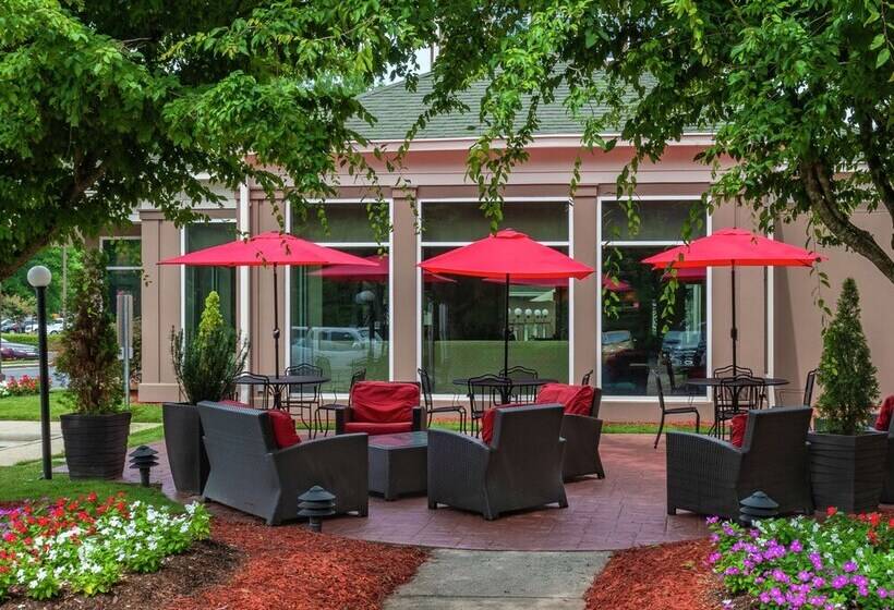 Отель Hilton Garden Inn Charlotte Pineville