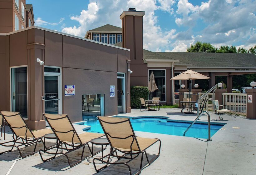 Отель Hilton Garden Inn Charlotte Pineville
