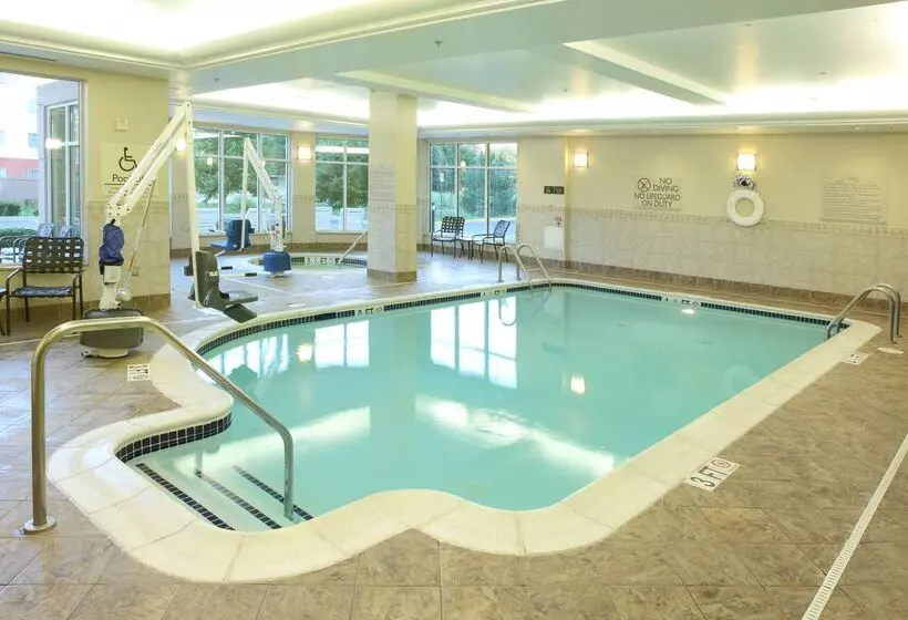 בית מלון כפרי Hilton Garden Inn Frederick