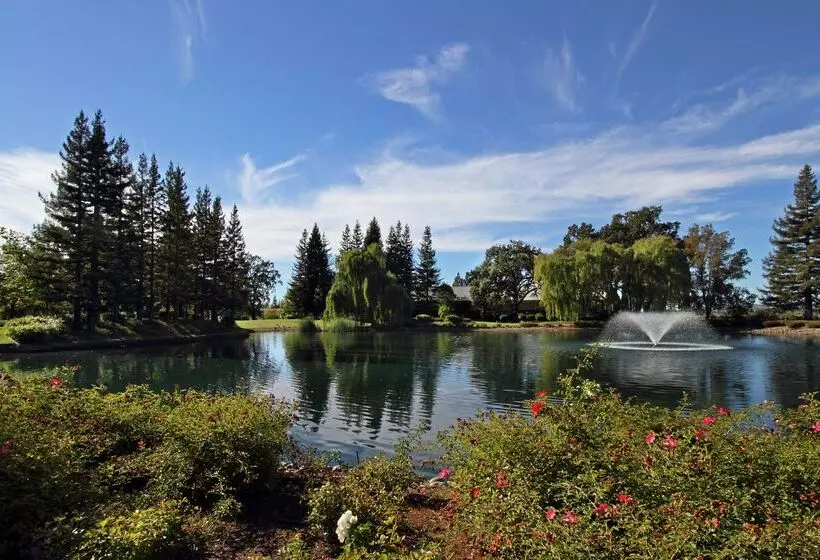 בית מלון כפרי Hilton Garden Inn Sonoma County Airport