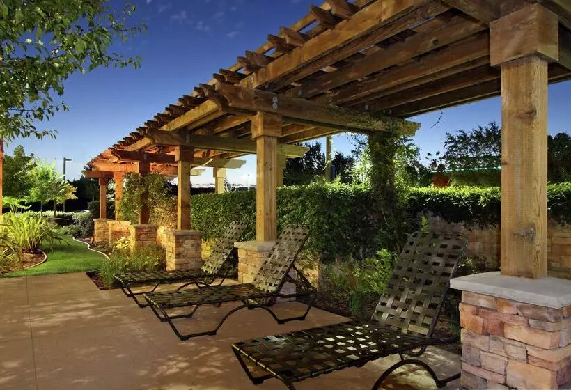 בית מלון כפרי Hilton Garden Inn Sonoma County Airport