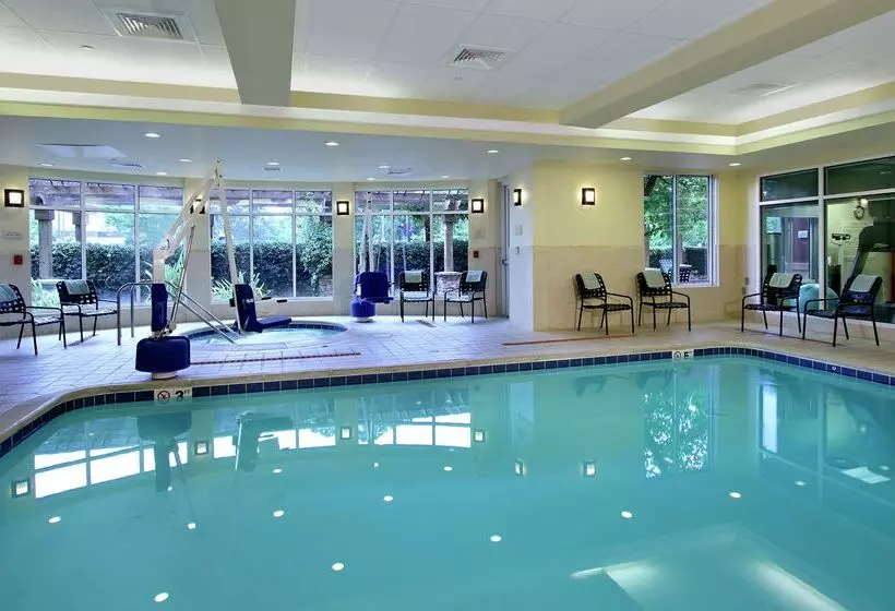 בית מלון כפרי Hilton Garden Inn Sonoma County Airport