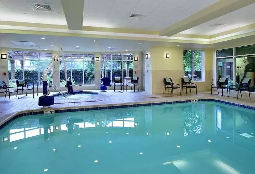 בית מלון כפרי Hilton Garden Inn Sonoma County Airport