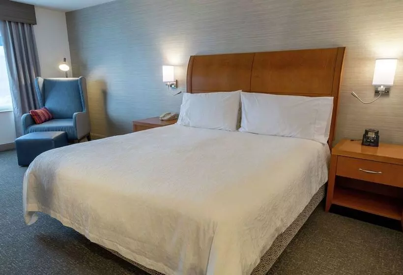 هتل Hilton Garden Inn Des Moines West