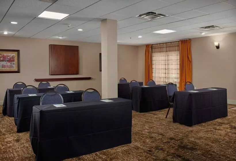 هتل Homewood Suites By Hilton Sarasota