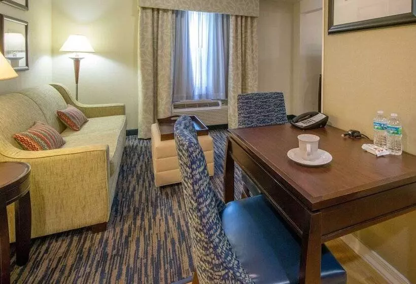 هتل Homewood Suites By Hilton Sarasota