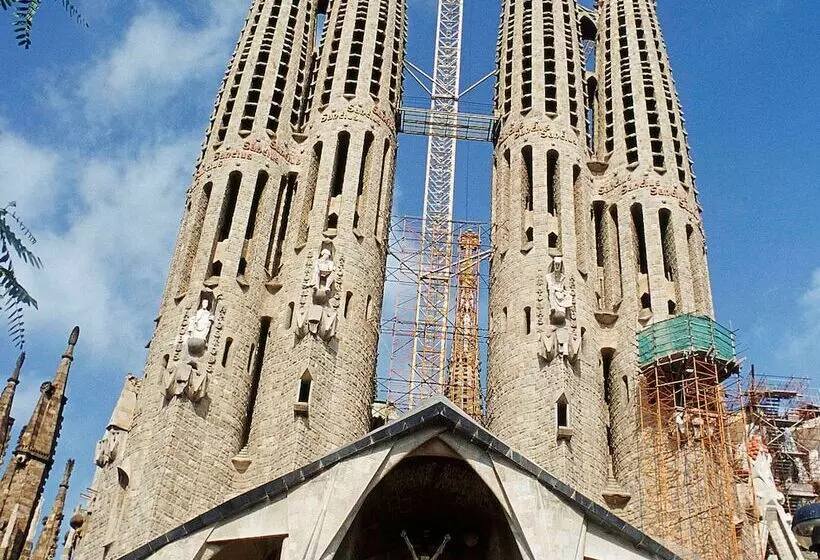 Отель Ibis Barcelona Plaza Glòries 22@