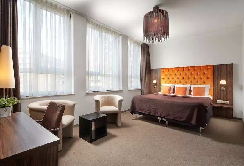 בית מלון כפרי La Reine