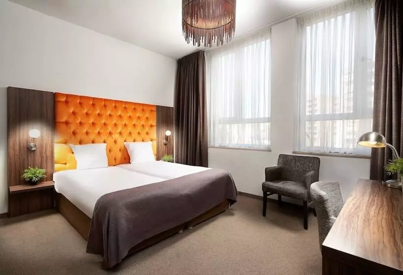 בית מלון כפרי La Reine