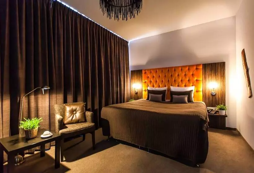 בית מלון כפרי La Reine