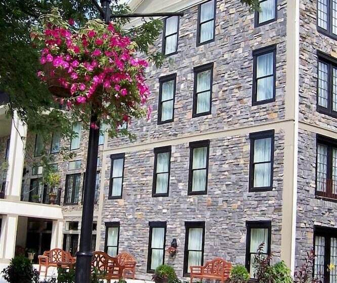 Niagara Crossing Hotel And Spa