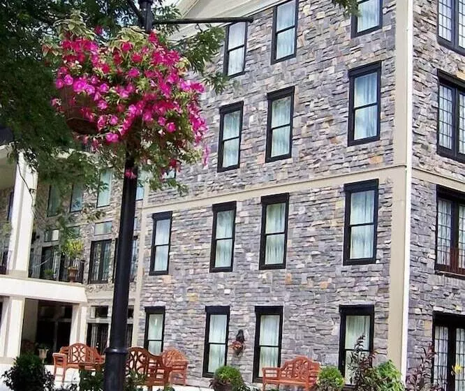 Niagara Crossing Hotel And Spa