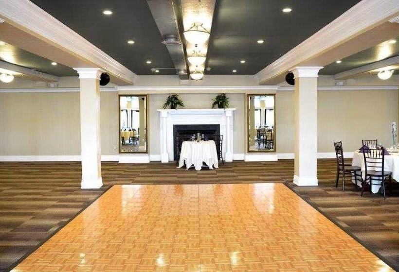 Niagara Crossing Hotel And Spa