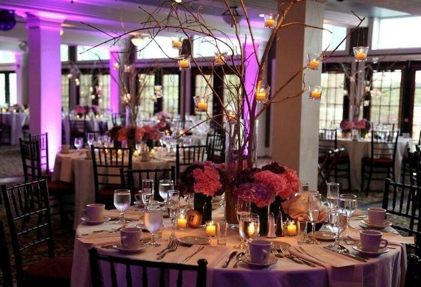 Niagara Crossing Hotel And Spa