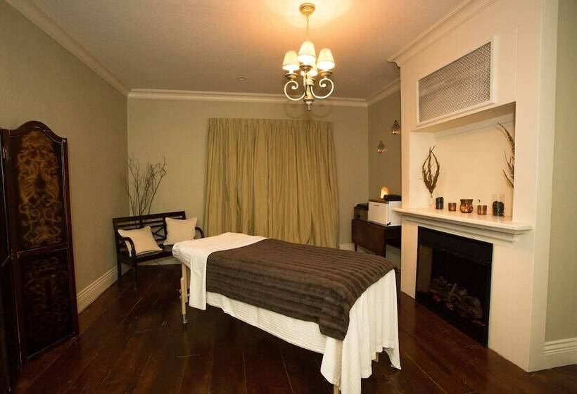 Niagara Crossing Hotel And Spa