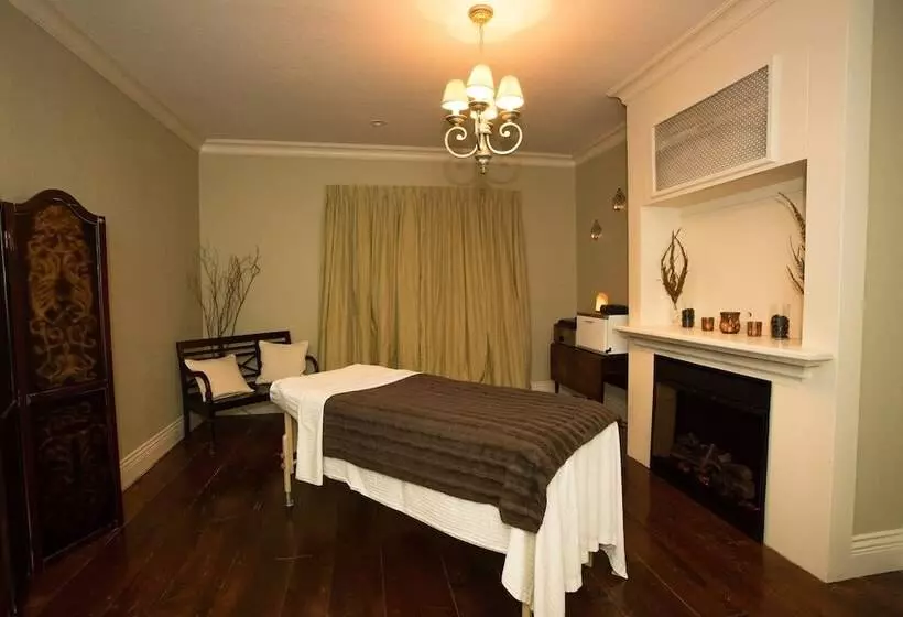 Niagara Crossing Hotel And Spa