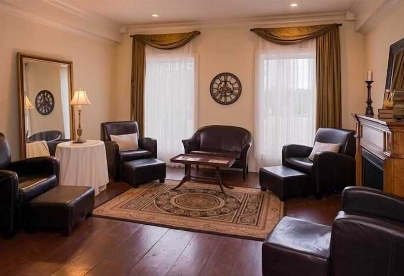 Niagara Crossing Hotel And Spa