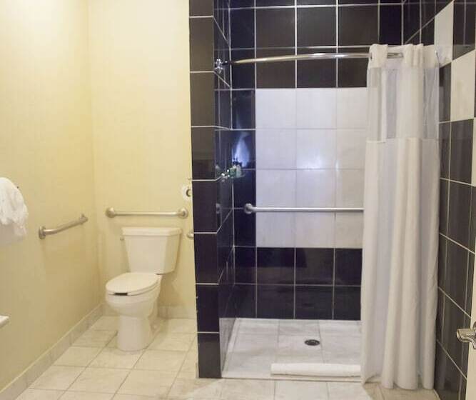 Niagara Crossing Hotel And Spa