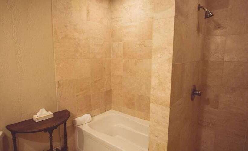 Niagara Crossing Hotel And Spa