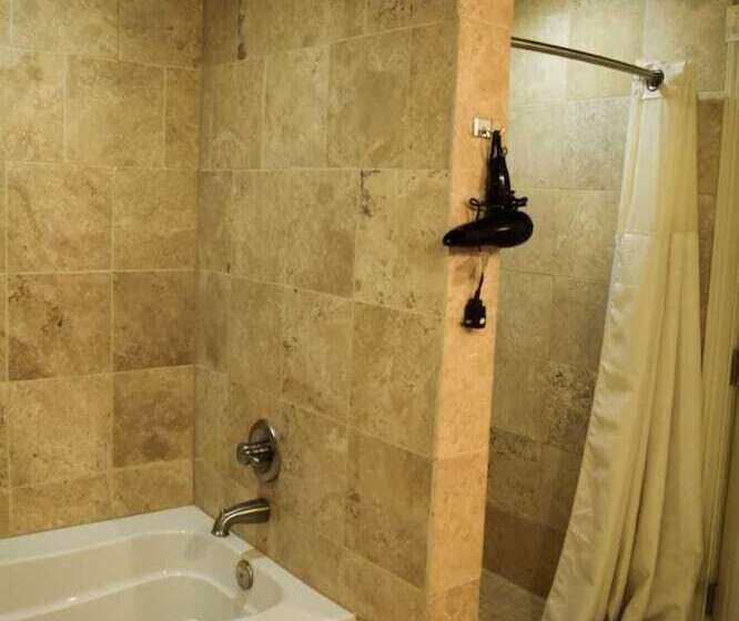 Niagara Crossing Hotel And Spa